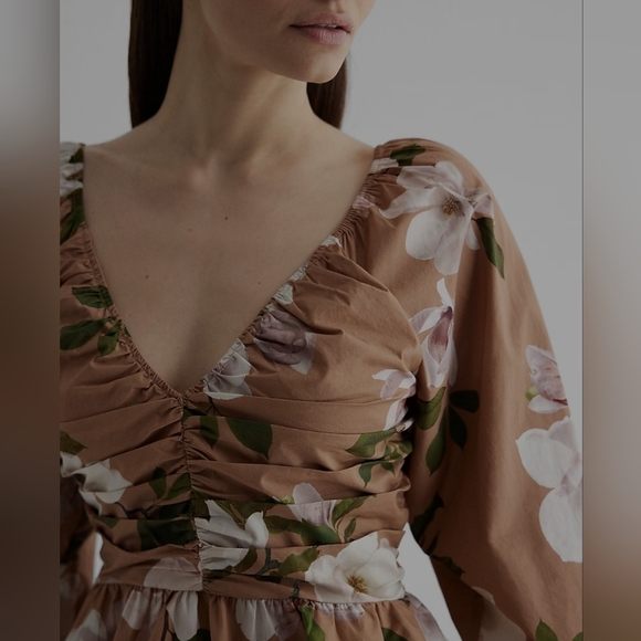 Express Floral Pleated Peplum Top - Picture 3 of 16